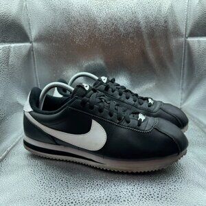 Size 9.5 Nike Cortez Mens Black White Leather Comfort‎ Shoes Sneakers 819719-012